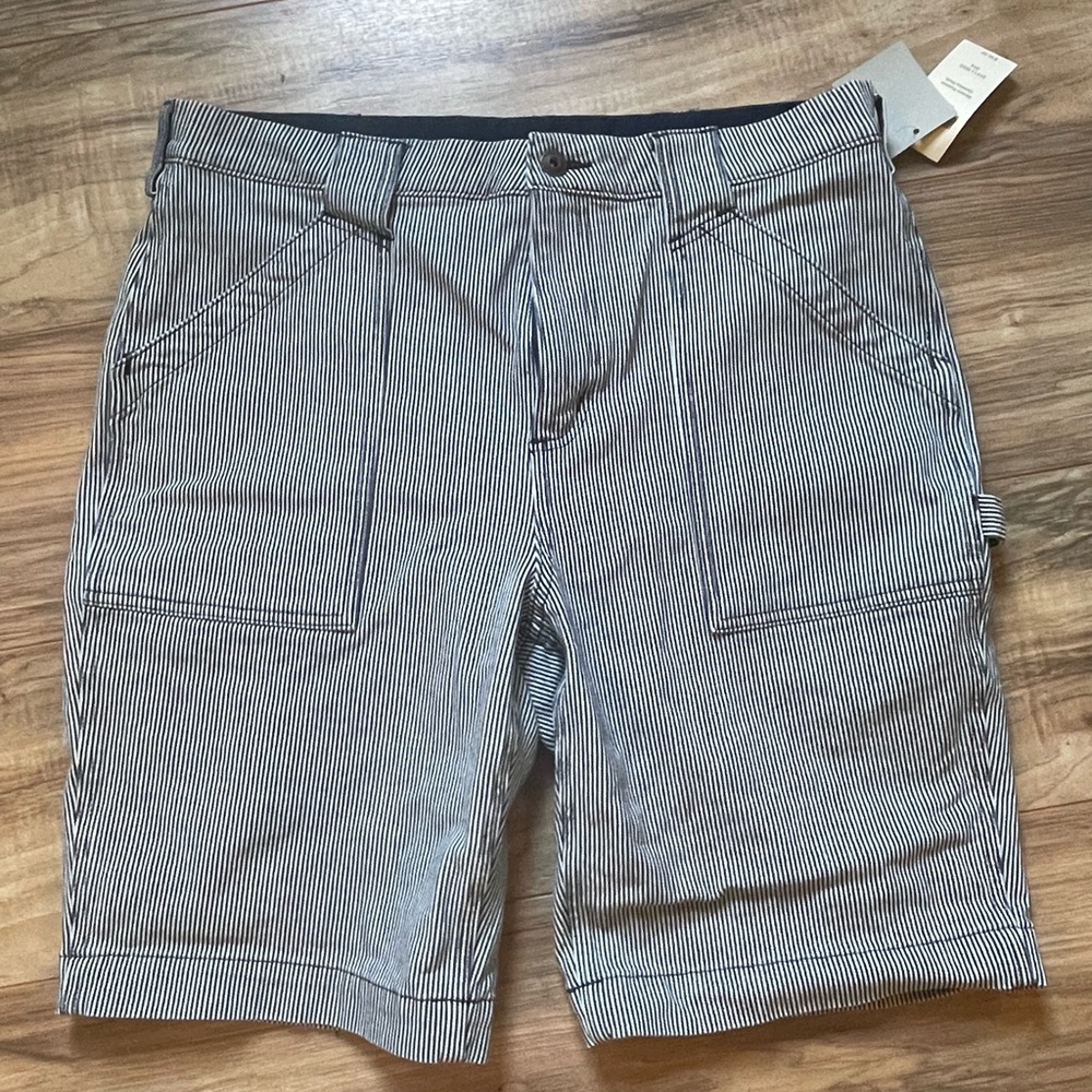 Duluth Garden shorts NWT